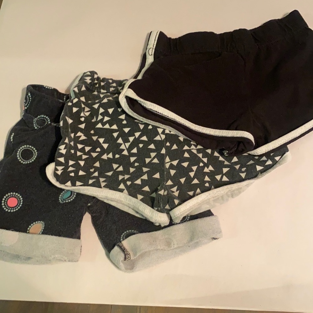 Set of 3 Girl 3T shorts.